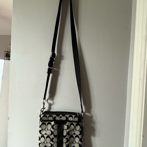 Coach cross body purse - Picture 3 of 3
